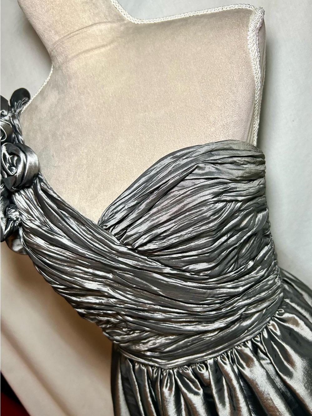 Maggy London Metallic Gunmetal Taffeta Ruched Rosette Party Dress, Size S - Picture 6 of 17